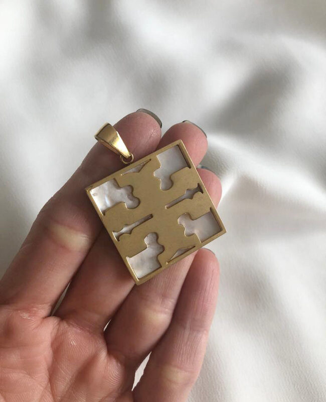 DIJE ACERO DORADO (DAD122)